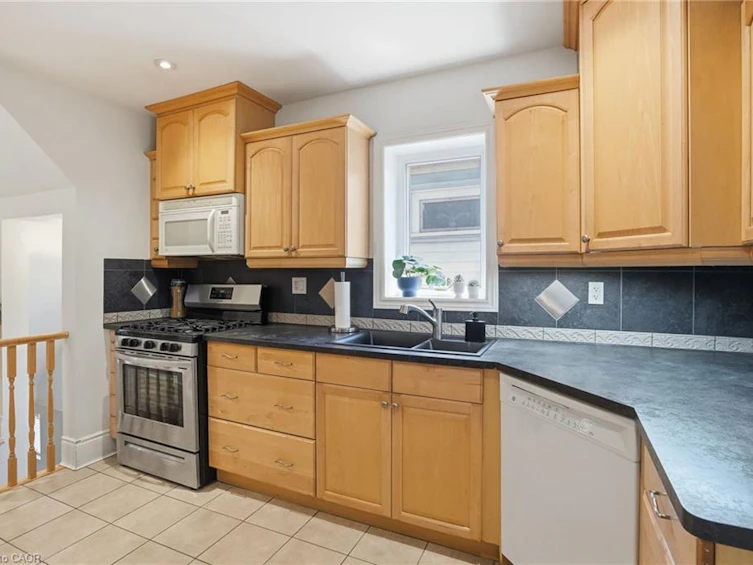 146 Park Row S, Hamilton, ON, L8K 2J8 - 18