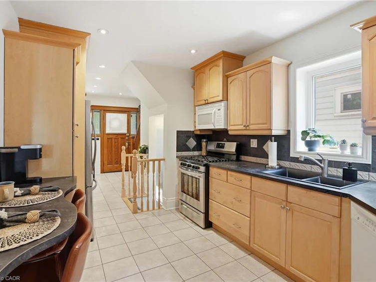 146 Park Row S, Hamilton, ON, L8K 2J8 - 17