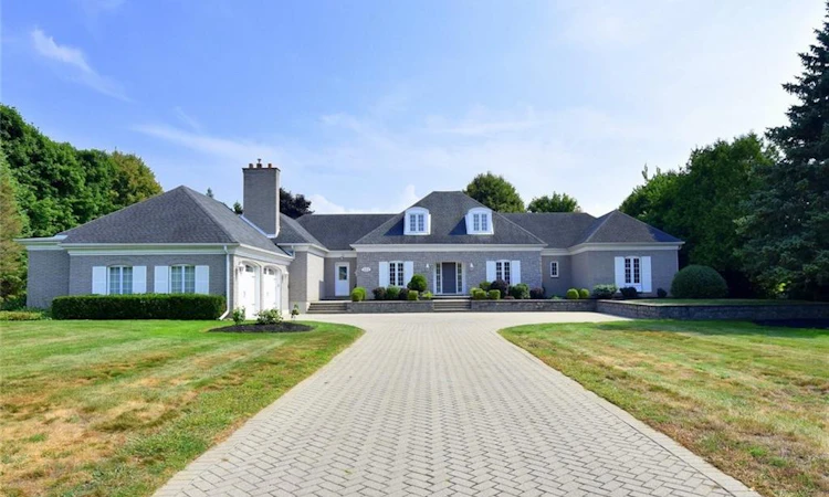 111 St Andrews Drive