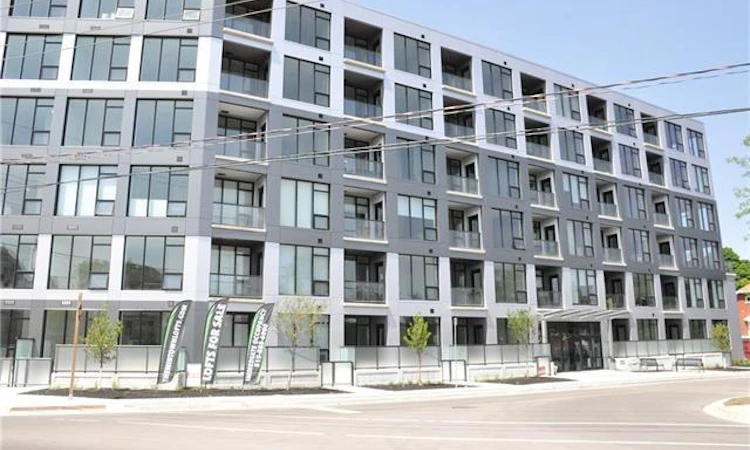 116-690 King Street W
