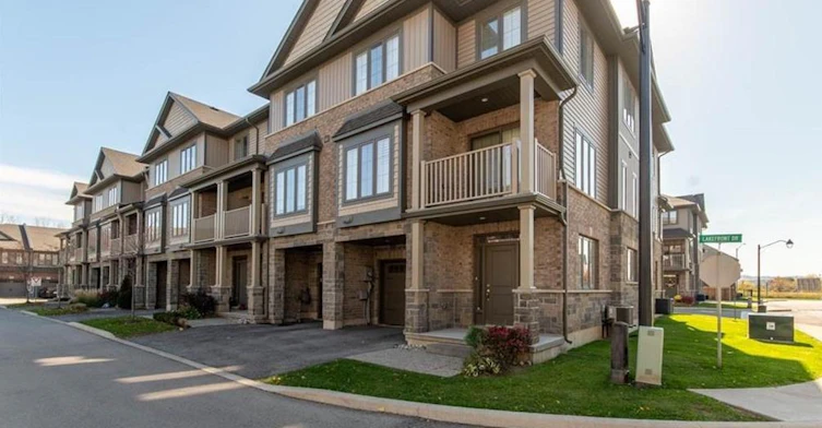 8 Lakefront Drive, Hamilton, ON, L8E 0J3