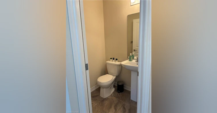 8 Lakefront Drive, Hamilton, ON, L8E 0J3 - 11