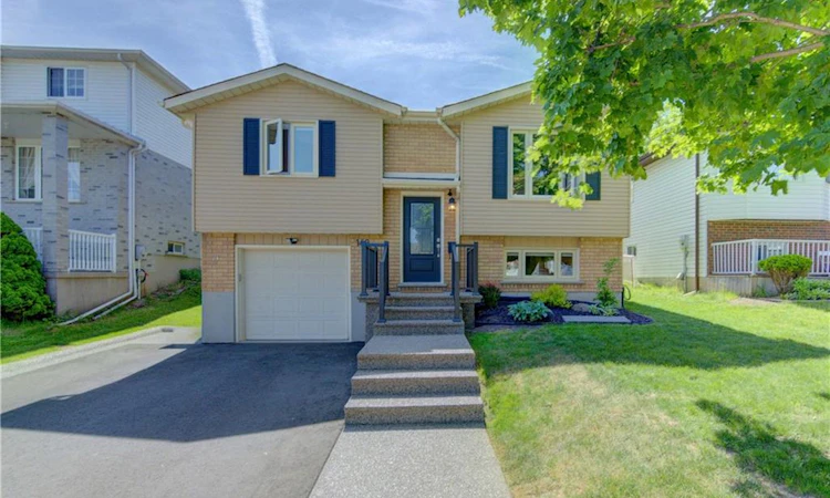 143 Dawn Crescent