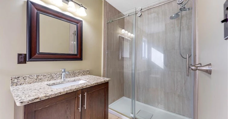 upper-561 Queen Street S, Kitchener, ON, N2G 1W9 - 4
