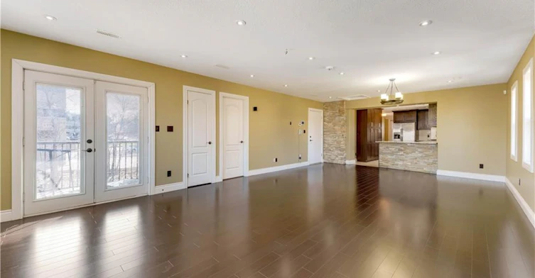 upper-561 Queen Street S, Kitchener, ON, N2G 1W9 - 2
