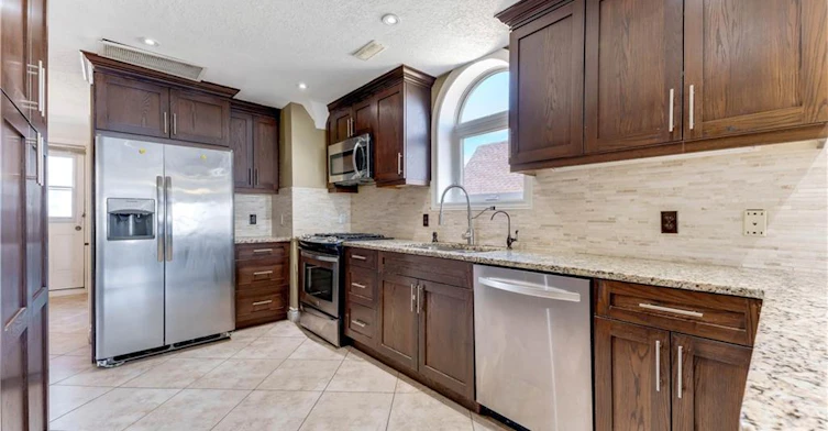 upper-561 Queen Street S, Kitchener, ON, N2G 1W9 - 9