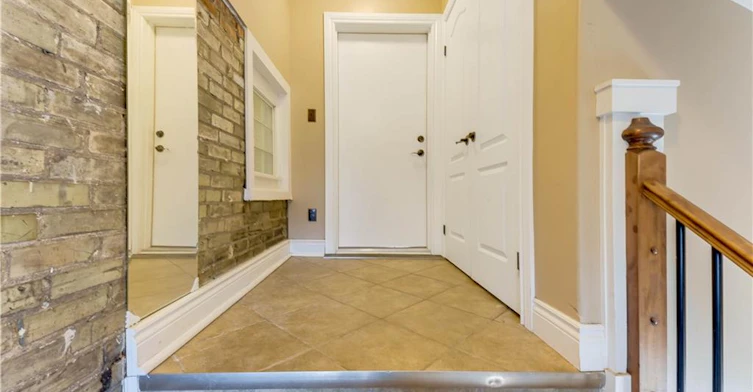 upper-561 Queen Street S, Kitchener, ON, N2G 1W9 - 24