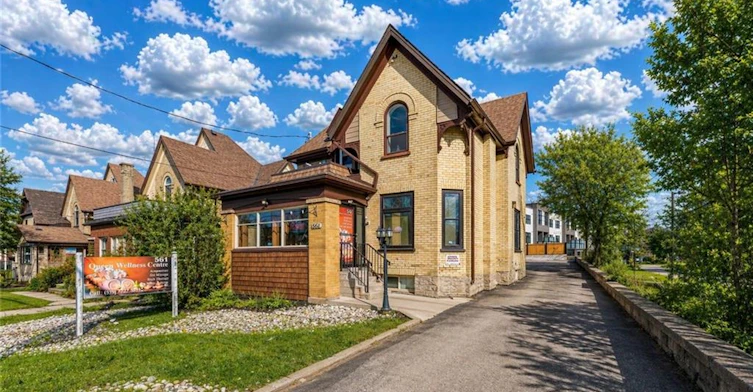 upper-561 Queen Street S, Kitchener, ON, N2G 1W9