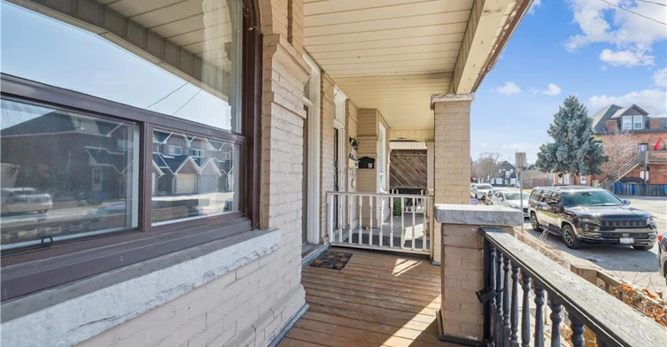 28 St Matthews Avenue, Hamilton, ON, L8L 5P3 - 4