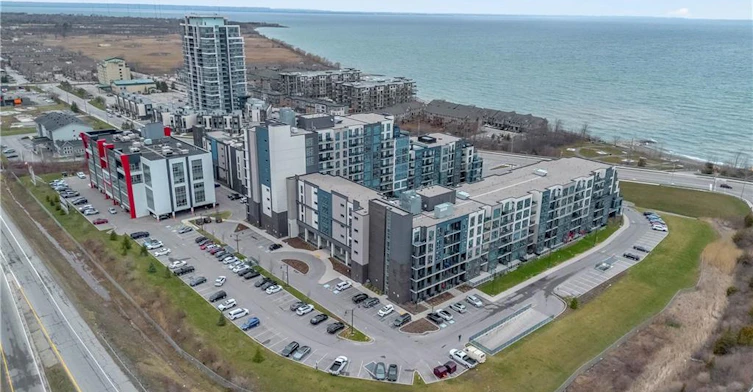 317-16 Concord Place, Grimsby, ON, L3M 4E8 - 3