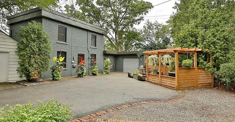 1276 Spring Gardens Road, Burlington, ON, L7T 1J8