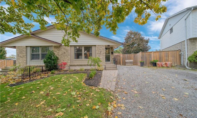 6 Bardadyn Court