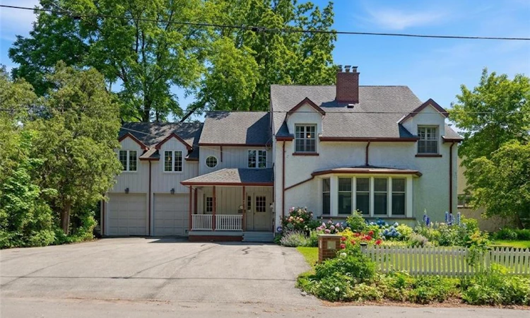 3 Ancaster Street E