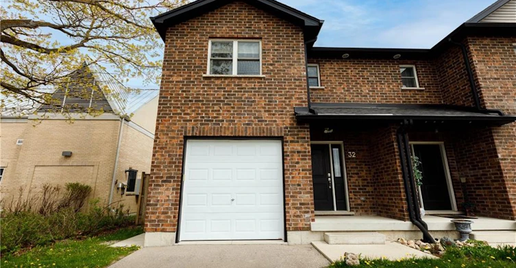 32 Frederick Street, Stratford, ON, N5A 3V4 - 3