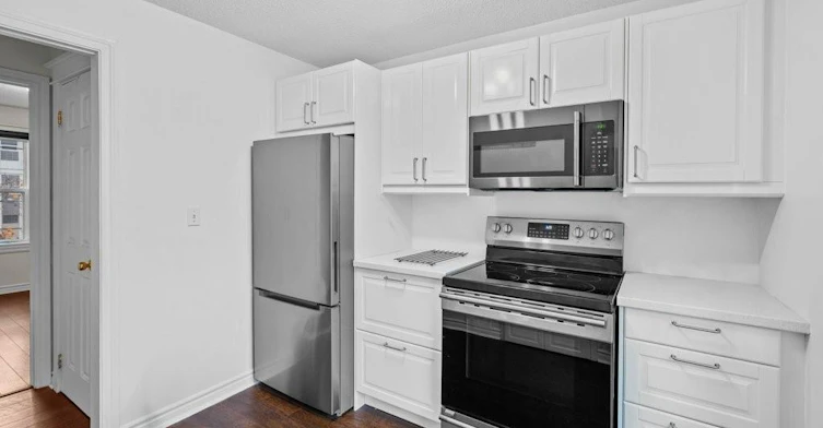 Upper-15 Melrose Avenue N, Hamilton, ON, L8L 6X3 - 2