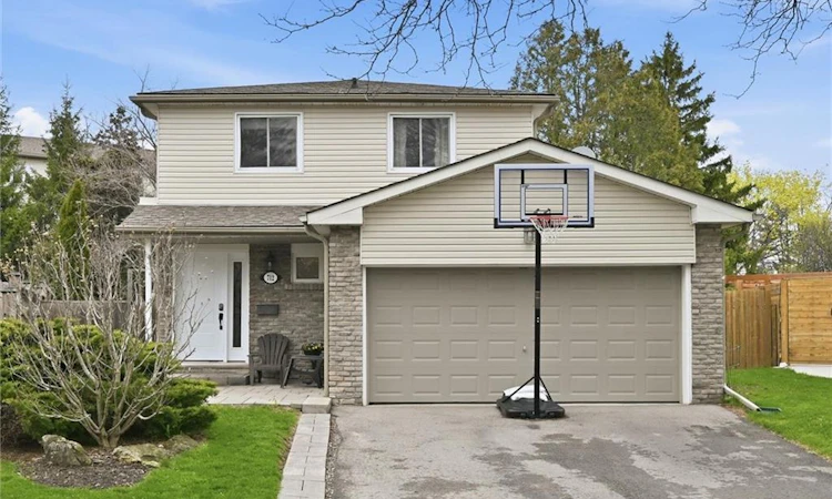 712 Auburn Crescent
