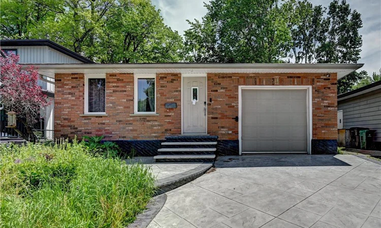 525 Fallingbrook Drive