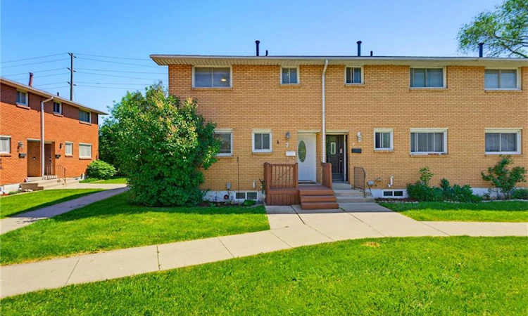 7-161 Berkindale Drive