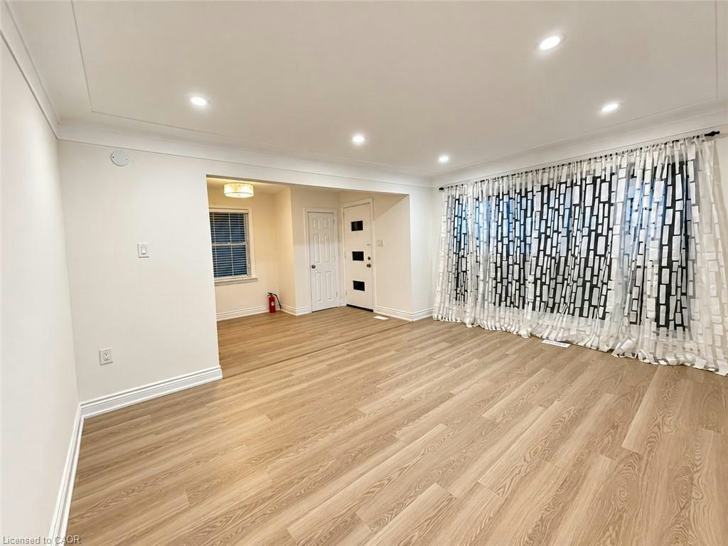 9 Grenadier Drive, Hamilton, ON, L8T 4C7 - 8