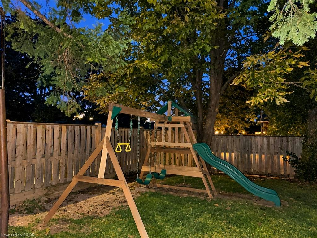 9 Grenadier Drive, Hamilton, ON, L8T 4C7 - 2