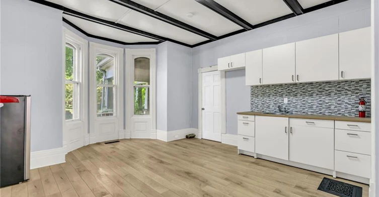 MAIN-42 Vansittart Avenue, Woodstock, ON, N4S 6E2