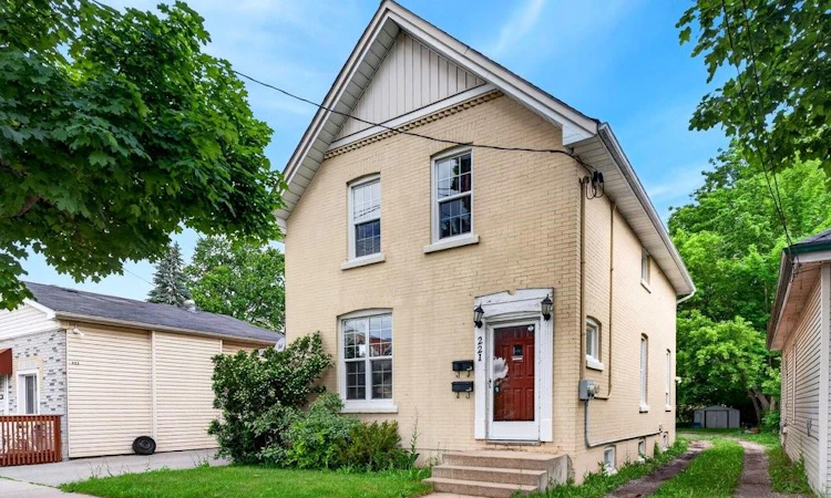 221 Grand River Avenue