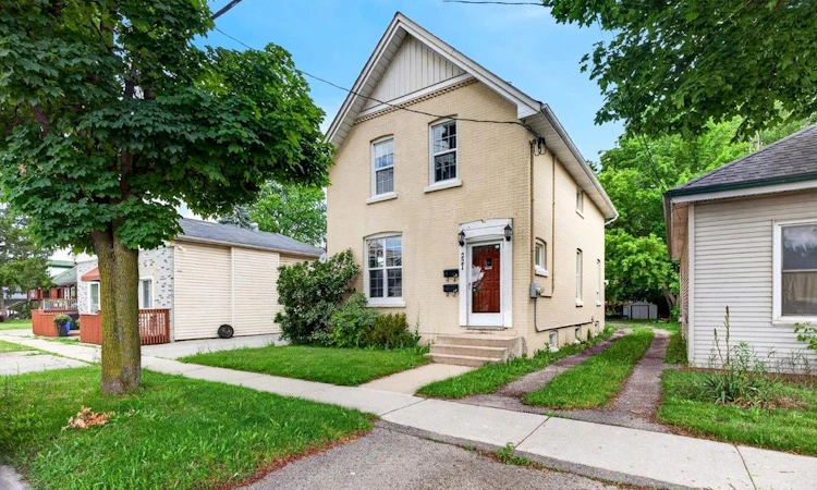 221 Grand River Avenue