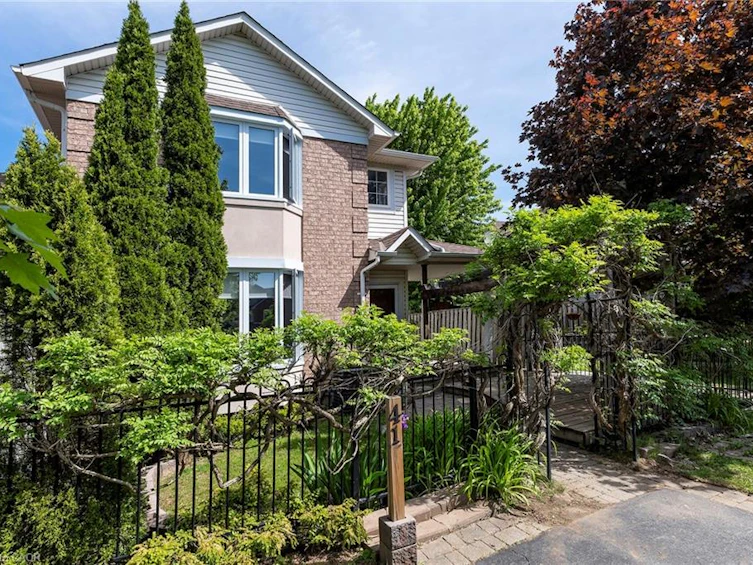 41 Valridge Drive, Hamilton, ON, L9G 4Y7 - 2