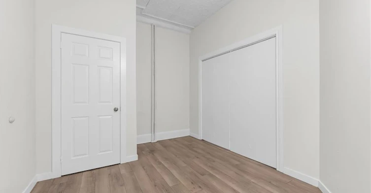 1371 Main Street E, Hamilton, ON, L8K 1B8 - 7