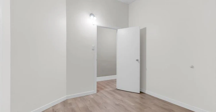 1371 Main Street E, Hamilton, ON, L8K 1B8 - 8