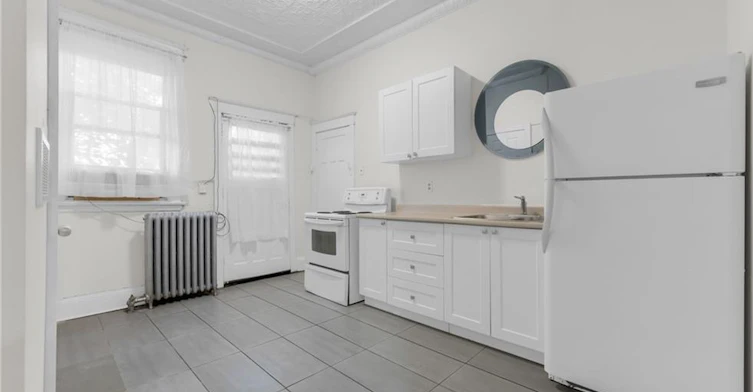 1371 Main Street E, Hamilton, ON, L8K 1B8 - 9