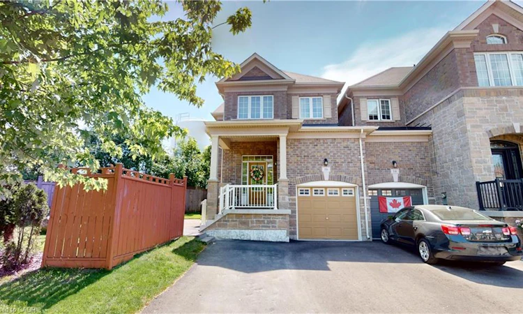 16 Ridgegate Crescent