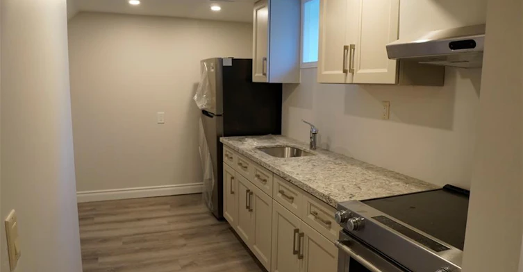 12 Cecilia Court, Hamilton, ON, L8T 2E9 - 4