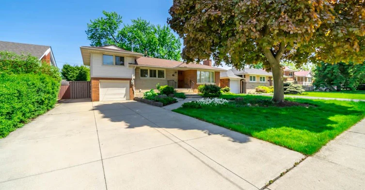 47 Westminster Avenue, Hamilton, ON, L9C 4L8 - 2
