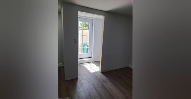 2240 Headon Road, Burlington, ON, L7M 3Y7 - 2