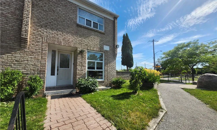 15-25 Gosford Boulevard