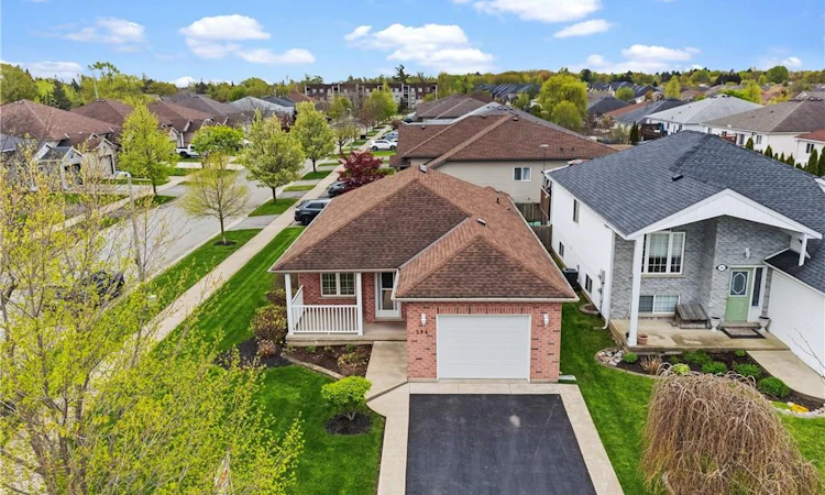 296 Autumn Crescent
