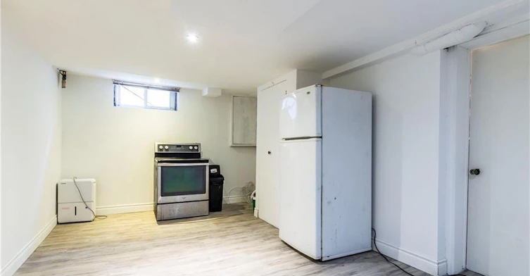 404 Queenston Road, Hamilton, ON, L8K 1J2 - 8