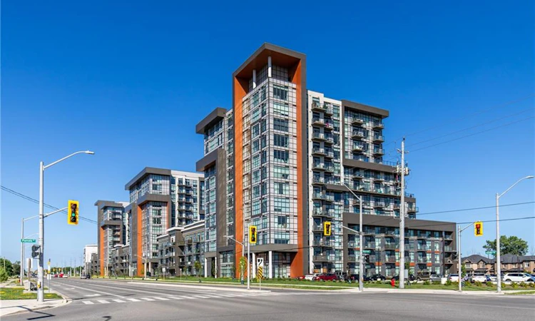 708-450 Dundas Street