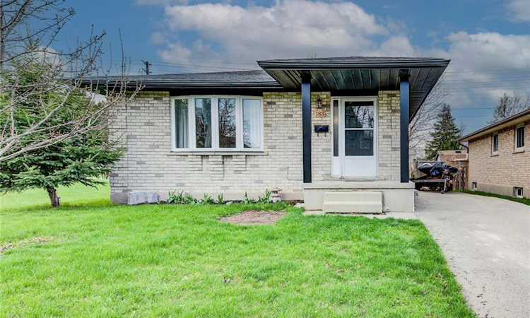 183 Dinison Crescent