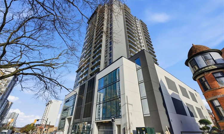 609-15 Queen Street S