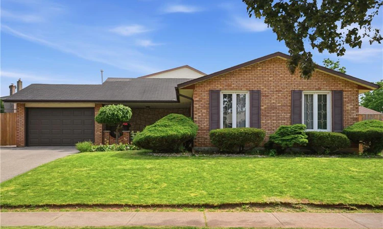 2 Loring Crescent