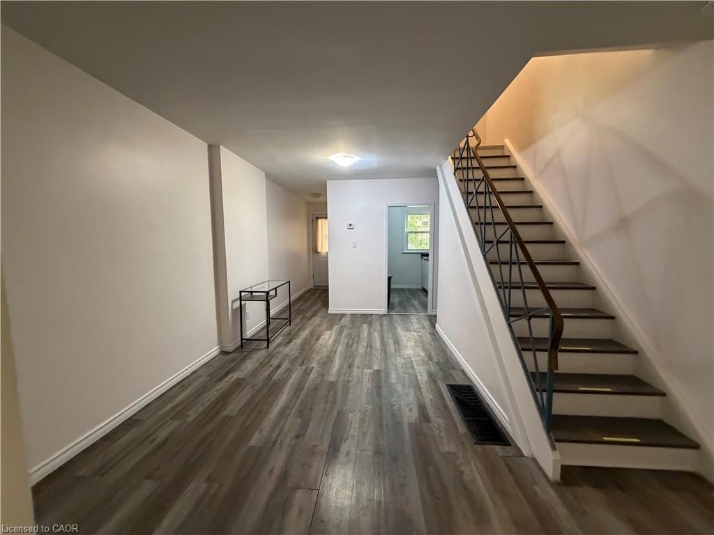 276 Westcourt Place, Waterloo, ON, N2L 2R7 - 6