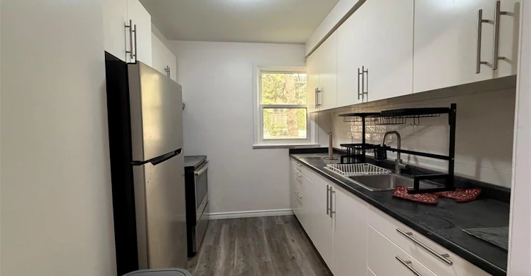 276 Westcourt Place, Waterloo, ON, N2L 2R7 - 5