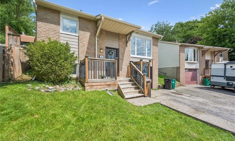 24 Byton Lane