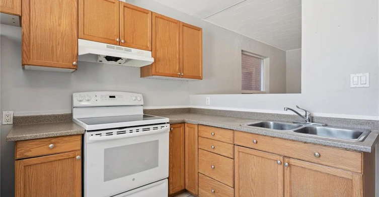 352 Duke Street W, Kitchener, ON, N2H 3Y3 - 11