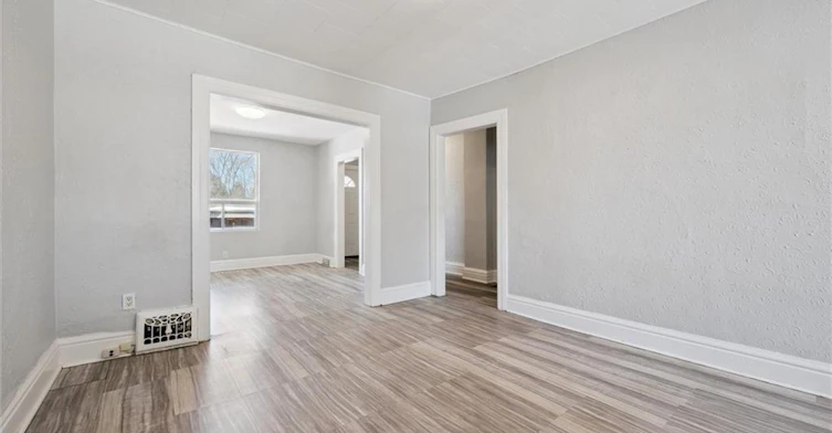 352 Duke Street W, Kitchener, ON, N2H 3Y3 - 8