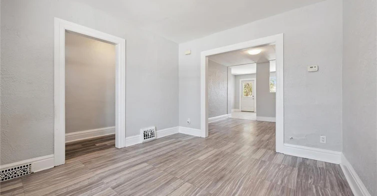 352 Duke Street W, Kitchener, ON, N2H 3Y3 - 6