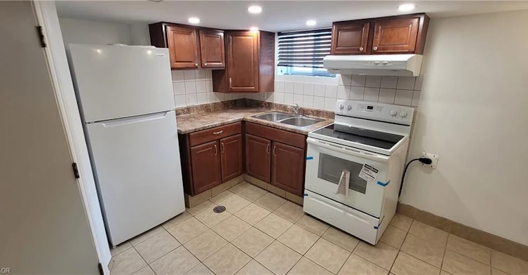 Lower Level-98 Limeridge Road E, Hamilton, ON, L9A 2S3 - 8