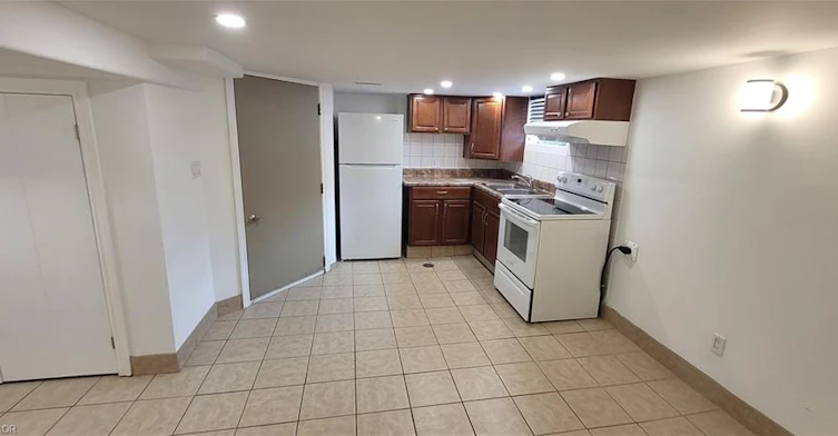 Lower Level-98 Limeridge Road E, Hamilton, ON, L9A 2S3 - 7
